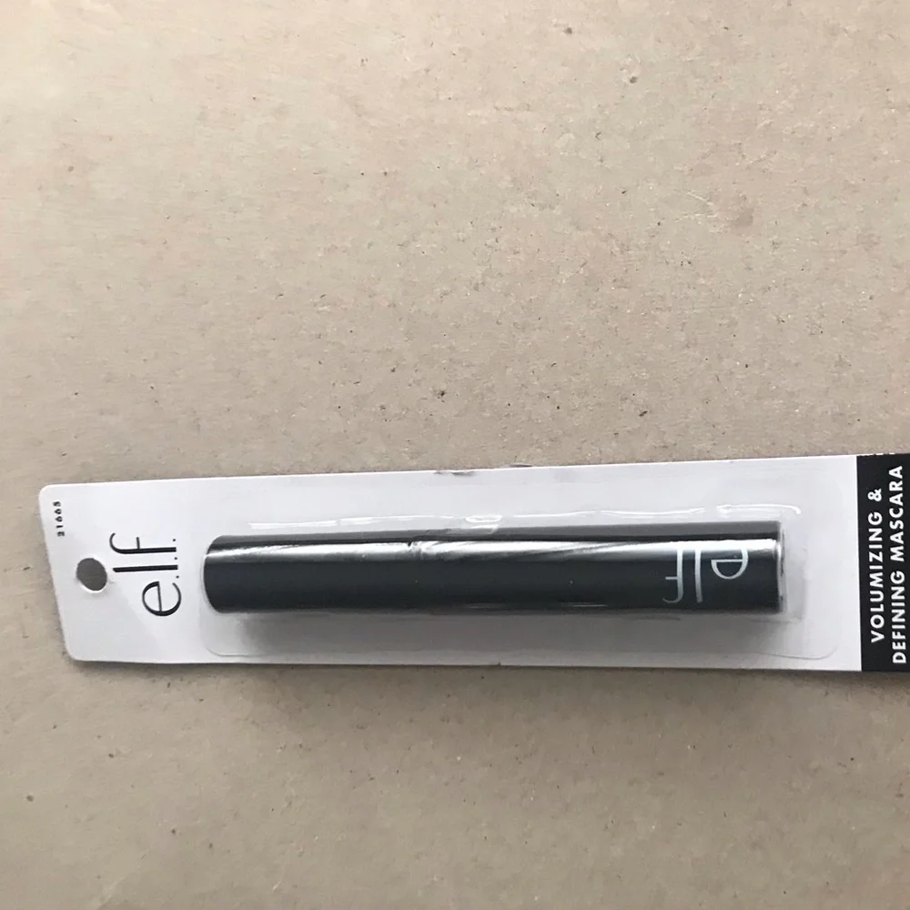 New Sealed in Package elf Mascara Jet Black Volumizing Defining .19 fl oz